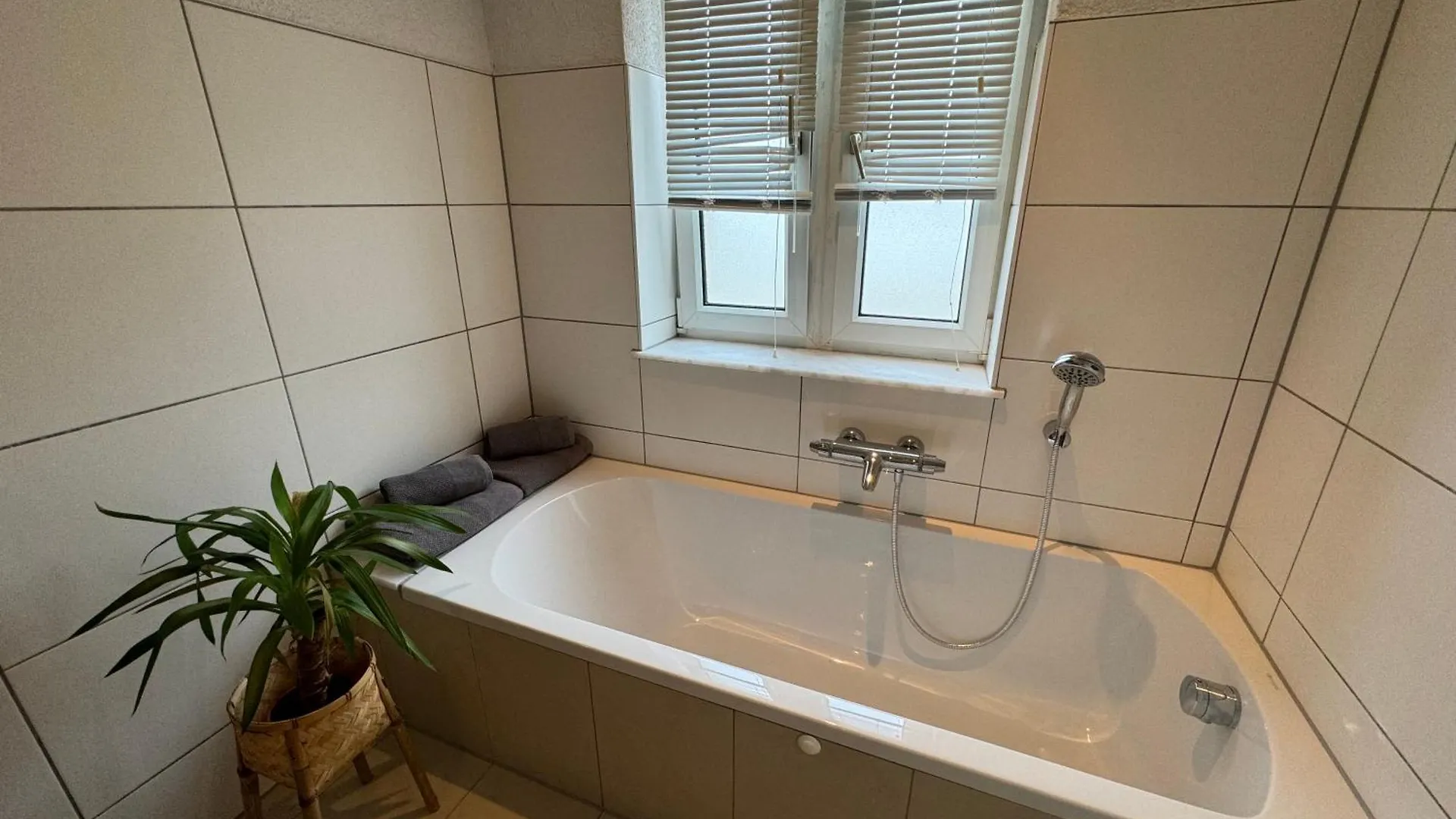 Fewo Boho Mit Eigenem Garten Naehe Salzburg Freilassing Appartement